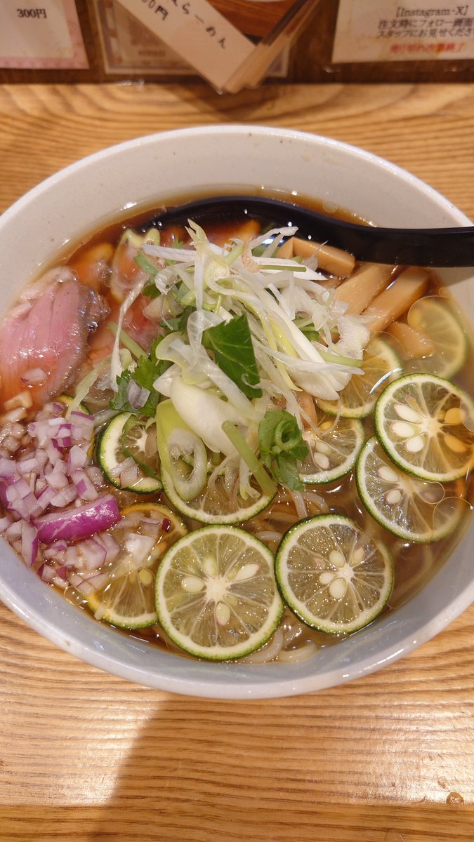 kaoripenguin's tweet photo. 最近行ったラーメン屋さん🍜のラーメンを載せる〜♪
・麺屋33
・塩生姜らー麺専門店MANNISH
・春水堂
・ラー麺ずんどう屋 https://t.co/JbJBEKXjcj