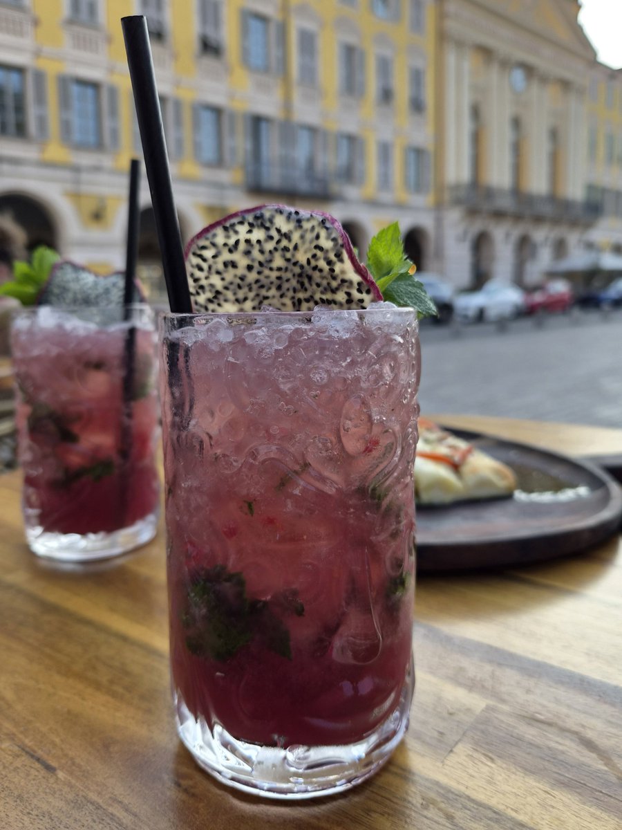 cd_land's tweet photo. Happy hour et golden hour.
#jaimemonquartier
#Garibaldi #PortdeNice https://t.co/IOndQjZuc5