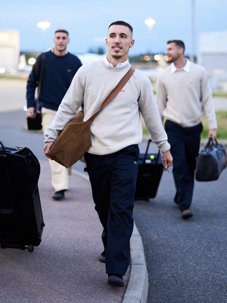 SEFutbol's tweet photo. 👋🏼 Hi, London! 

We are here.

#VamosEspaña | #NationsLeague https://t.co/Kq8VtCUSci