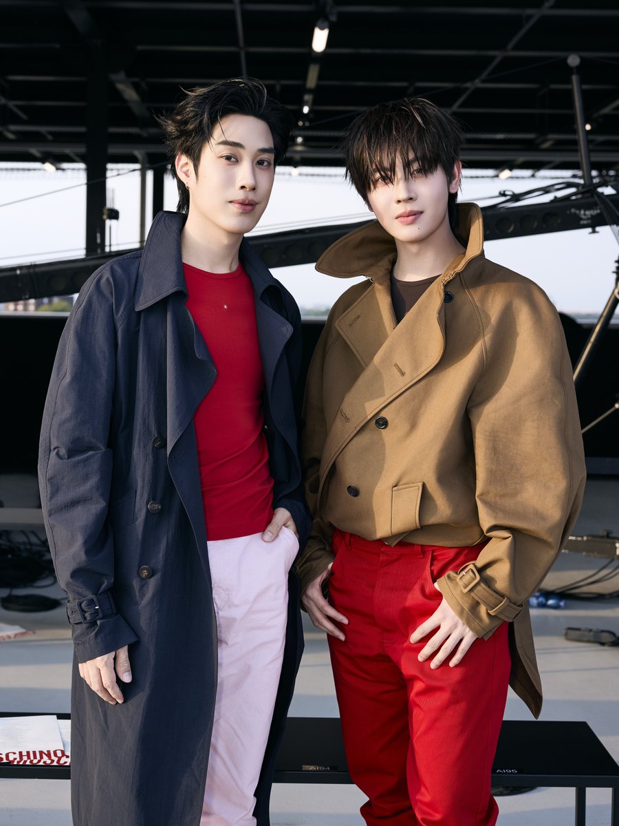 DomundiTV's tweet photo. MOSCHINO IN THE MOMENT 📷 

Tle @TLE_mtm and FirstOne @firstone_wnk experience the distinctive world of MOSCHINO at the SS 2027 Show, from its bold setting to the house’s signature playful spirit at Milan Fashion Week. ✨

TLE FIRSTONE AT MFW 2027
#MOSCHINOSS27xTLEFIRSTONE
#MOSCHINO @Moschino
#TLE_mtm #Firstone