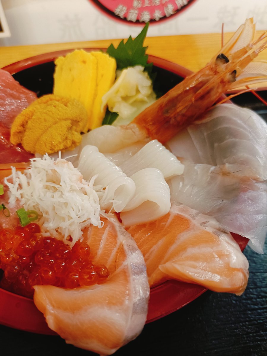 hit2neo's tweet photo. さっぽろ朝市🐟️🦑🦐

美味しい海鮮丼をいただいて、お土産海鮮もあれこれ購入。 https://t.co/j9GefXfVPt