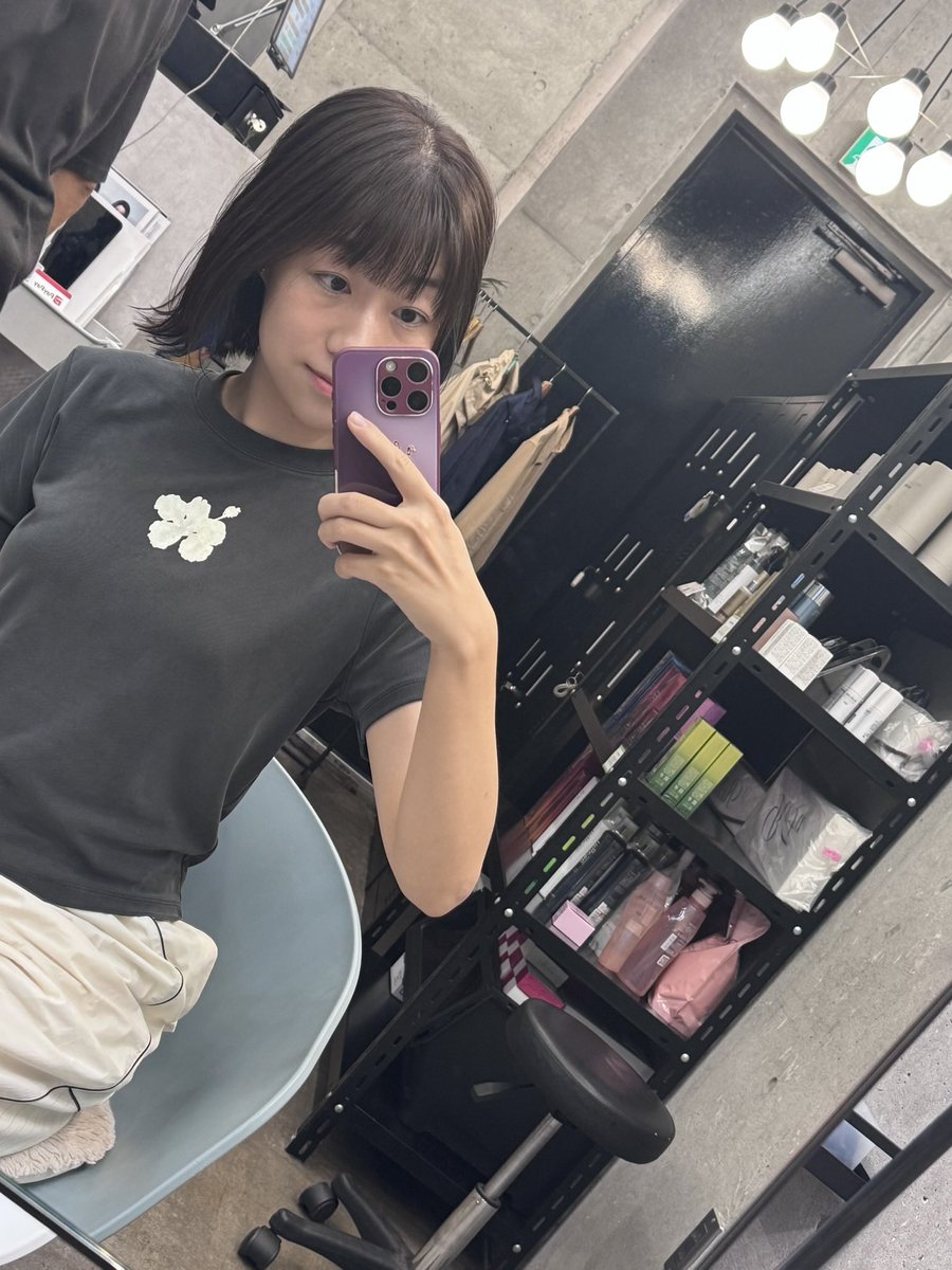 wangxinlu0413's tweet photo. 髪を短くしました
そしてイヤリングカラーをブルーにしました🩵🫐 https://t.co/V9HGxh4SXv
