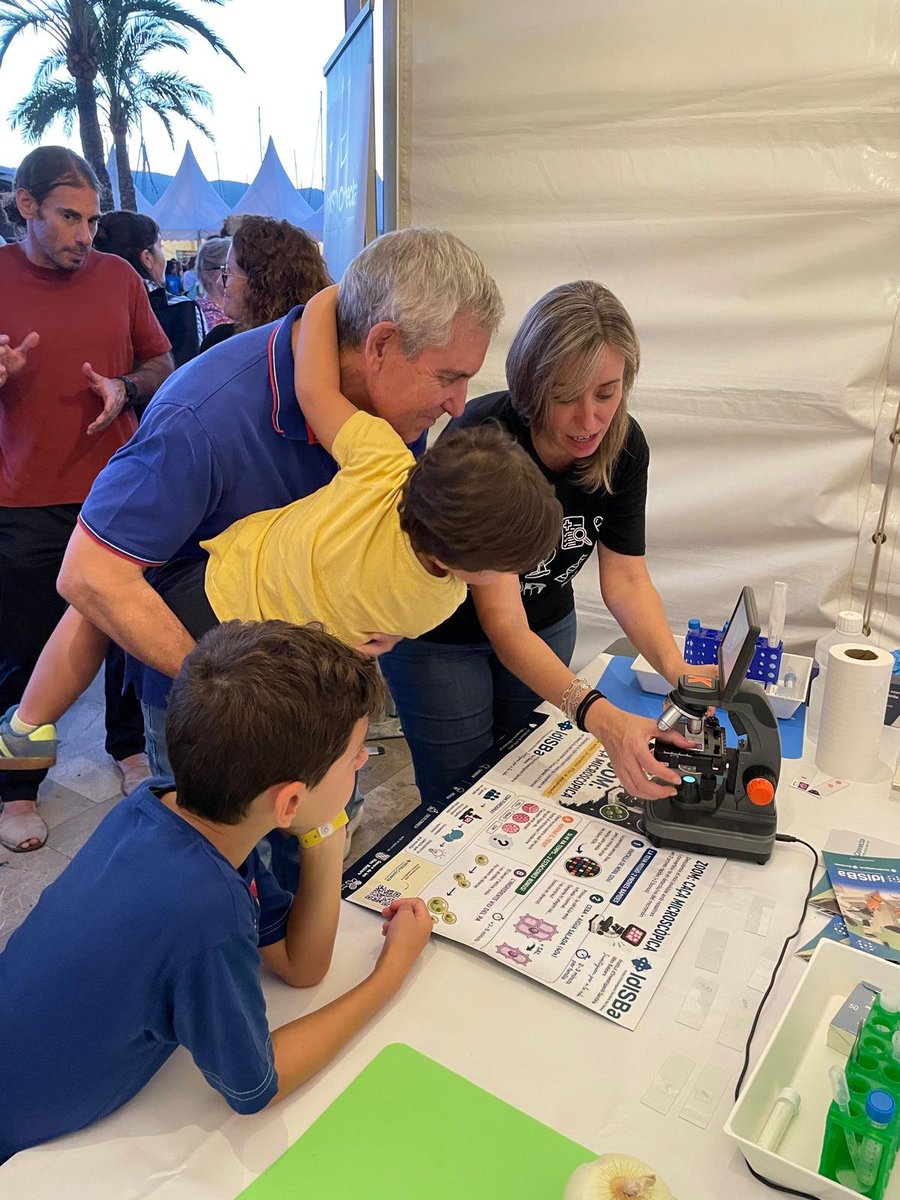 idisbaib's tweet photo. 🔬✨ Avui la ciència ha sortit al carrer amb la #NitRecerca2026!
Des de l’IdISBa hem compartit experiments, contes i curiositats sobre ciència i salut. 🧬🧪

❤️ Gràcies per acostar-vos-hi! https://t.co/F9VqJb4I7b