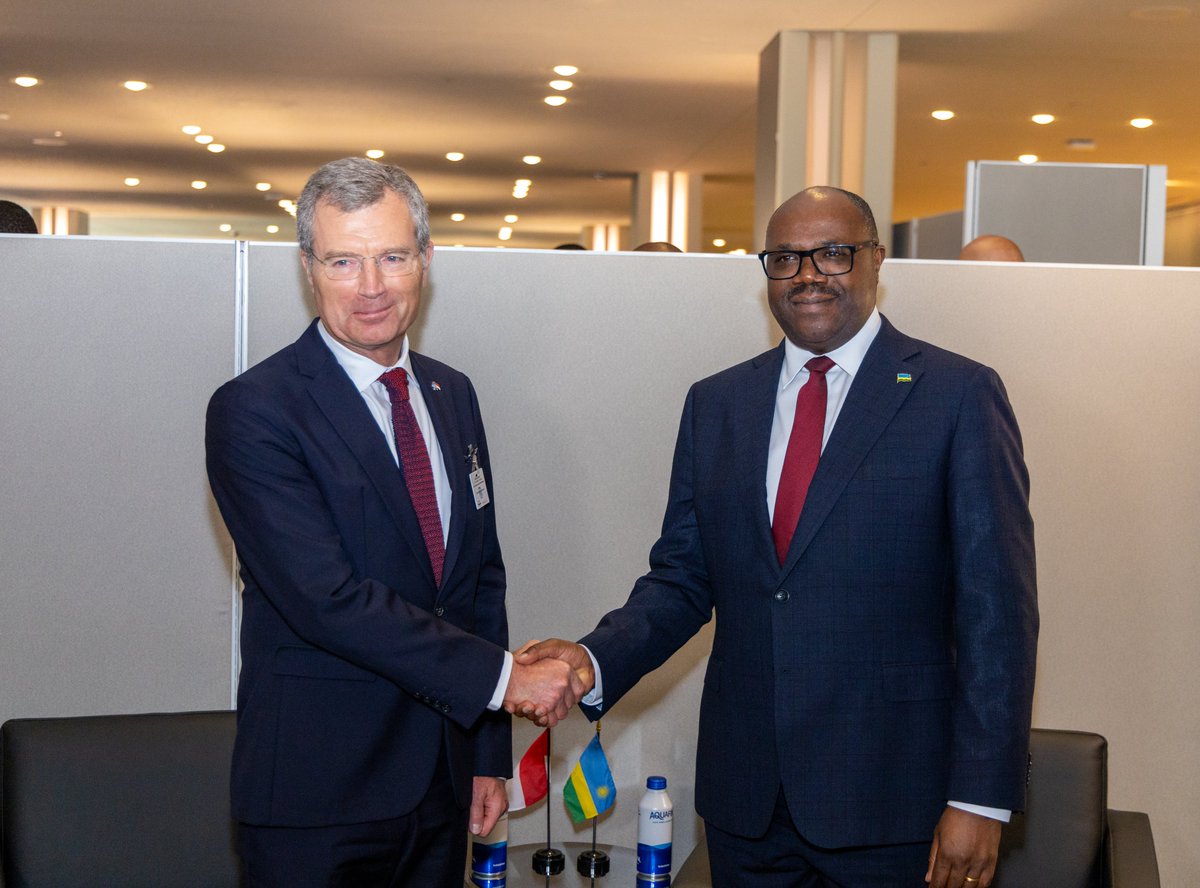 PrimatureRwanda's tweet photo. Today in New York, Prime Minister Nsengiyumva met with H.E. Christophe Mirmand, Minister of State and Head of Government of the Principality of Monaco.

The two leaders discussed ways to strengthen relations between Rwanda and Monaco and explored opportunities to expand cooperation in areas of mutual interest.
--------------------
Uyu munsi, i New York, Minisitiri w’Intebe Nsengiyumva yagiranye ibiganiro na Nyakubahwa Christophe Mirmand, Umukuru wa Guverinoma ya Monaco.

Aba bayobozi bombi baganiriye ku buryo bwo kurushaho gushimangira umubano hagati y’u Rwanda na Monaco, ndetse banarebera hamwe amahirwe yo kwagura ubufatanye mu nzego zifitiye inyungu impande zombi.