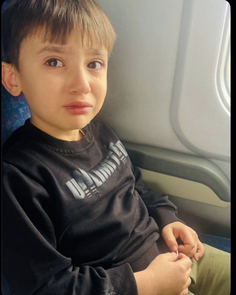 berna16solak11's tweet photo. Sağlık özrü, can güvenliği ve aile birliği yetersiz kontenjanla geçiştirilemez. Hakim ve savcı eşlerine tanınan hak bize de tanınsın. @Yusuf__Tekin il emrinin yeniden değerlendirilmesini istiyoruz. #AilemiVerYusufTekin 🤲👨‍👩‍👧‍👦👨‍👩‍👦 https://t.co/6TcclsYUBE