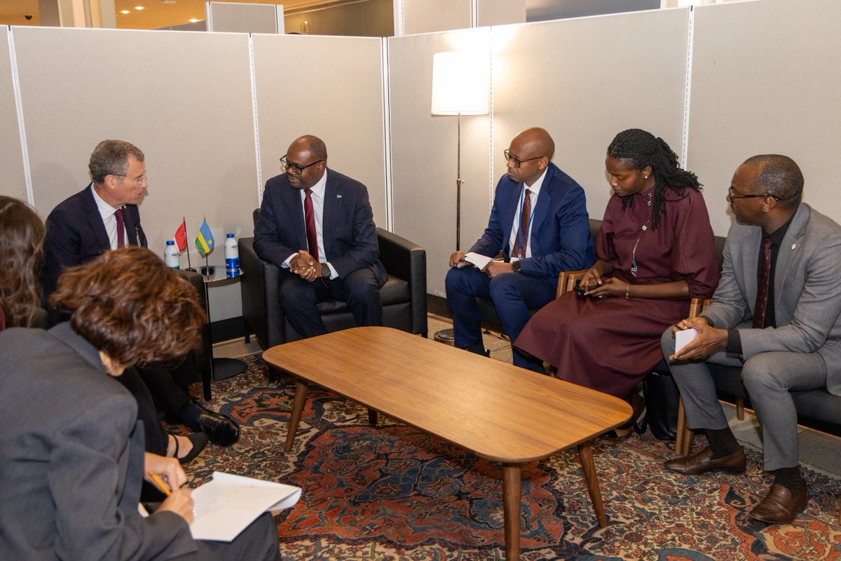PrimatureRwanda's tweet photo. Today in New York, Prime Minister Nsengiyumva met with H.E. Christophe Mirmand, Minister of State and Head of Government of the Principality of Monaco.

The two leaders discussed ways to strengthen relations between Rwanda and Monaco and explored opportunities to expand cooperation in areas of mutual interest.
--------------------
Uyu munsi, i New York, Minisitiri w’Intebe Nsengiyumva yagiranye ibiganiro na Nyakubahwa Christophe Mirmand, Umukuru wa Guverinoma ya Monaco.

Aba bayobozi bombi baganiriye ku buryo bwo kurushaho gushimangira umubano hagati y’u Rwanda na Monaco, ndetse banarebera hamwe amahirwe yo kwagura ubufatanye mu nzego zifitiye inyungu impande zombi.