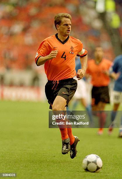 Aray89464015's tweet photo. Frank de boer,footballer transgenders female to male💃🥴 https://t.co/odOiyK5La2