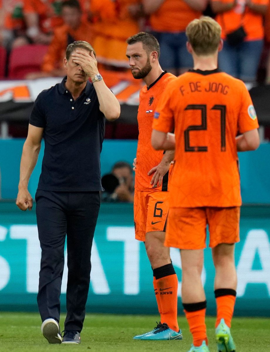 Aray89464015's tweet photo. Frank de boer,footballer transgenders female to male💃🥴 https://t.co/odOiyK5La2