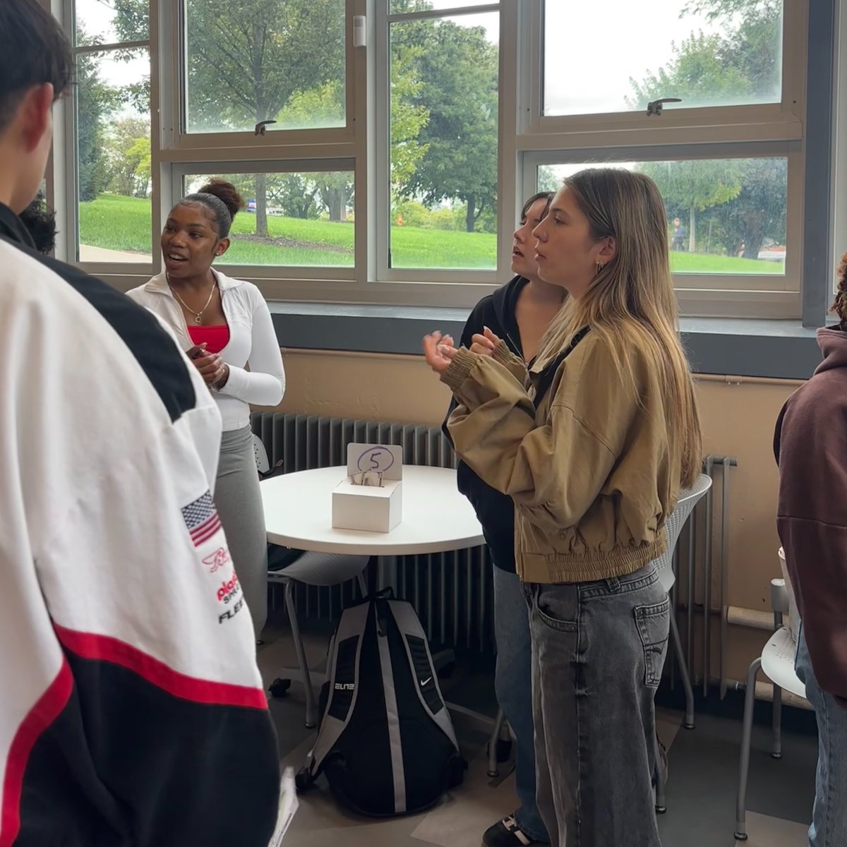 iSchoolSU's tweet photo. We enjoyed hearing six student teams pitch their ideas in Bruce Kingma’s What’s the Big Idea?: Technology Innovation class. Audience members each had $100 to invest in the ideas they liked best, giving students a chance to see how their pitches landed! https://t.co/SXEIrzycZK