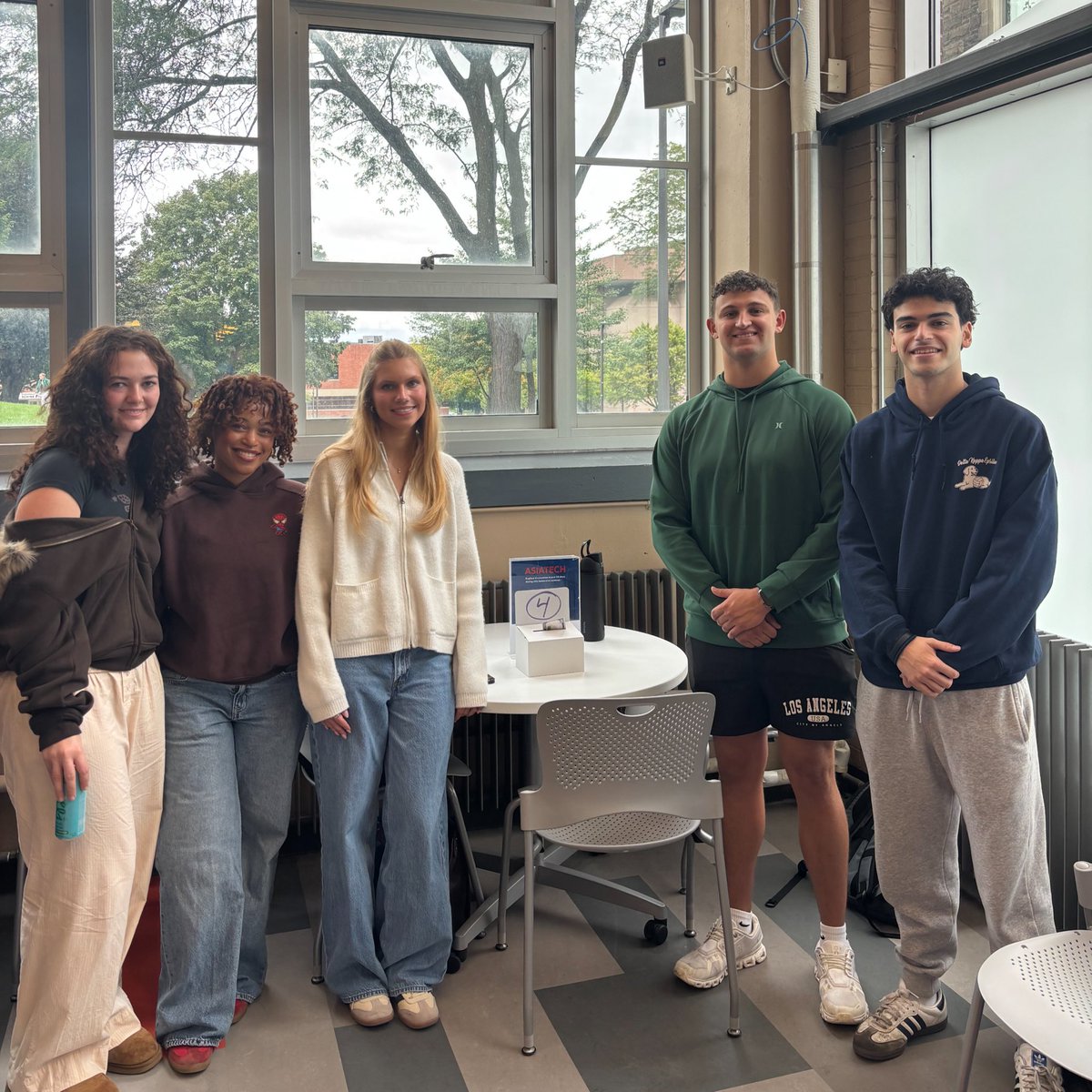 iSchoolSU's tweet photo. We enjoyed hearing six student teams pitch their ideas in Bruce Kingma’s What’s the Big Idea?: Technology Innovation class. Audience members each had $100 to invest in the ideas they liked best, giving students a chance to see how their pitches landed! https://t.co/SXEIrzycZK