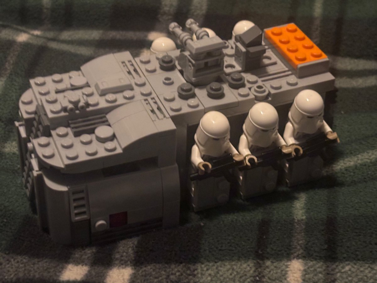 Kerrcarr01's tweet photo. My interpretation of Kenner’s 1981 ESB Hoth Imperial Cruiser, made with Lego: https://t.co/IhDTVeCf2B