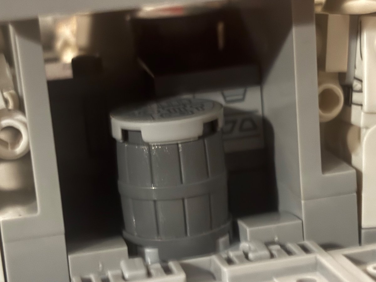 Kerrcarr01's tweet photo. My interpretation of Kenner’s 1981 ESB Hoth Imperial Cruiser, made with Lego: https://t.co/IhDTVeCf2B