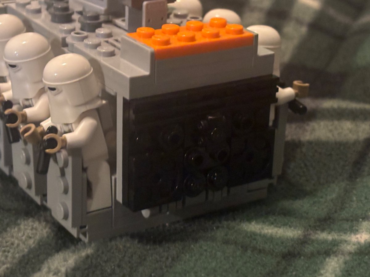 Kerrcarr01's tweet photo. My interpretation of Kenner’s 1981 ESB Hoth Imperial Cruiser, made with Lego: https://t.co/IhDTVeCf2B