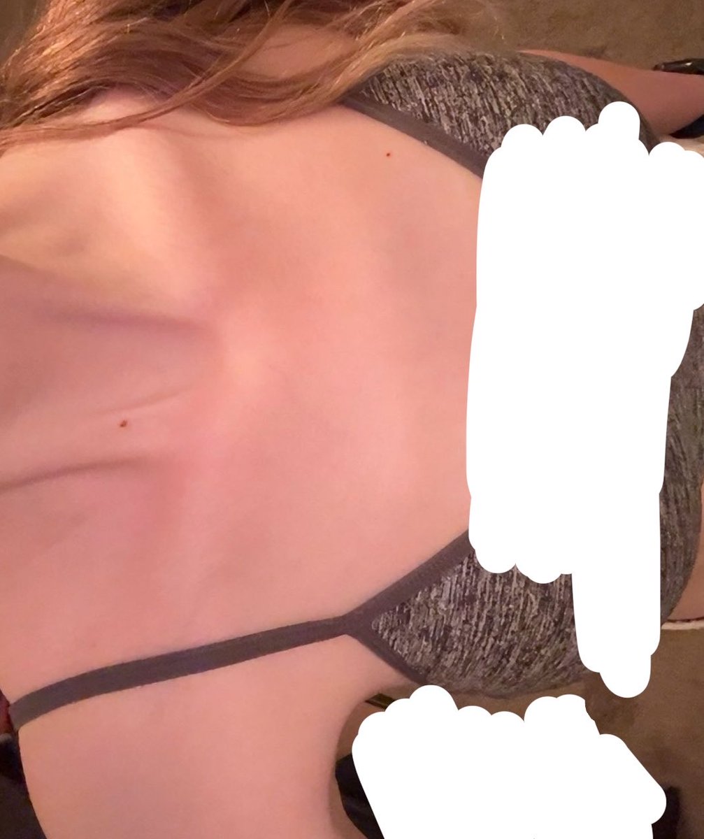 addieniie's tweet photo. are my chest bones starting to show at all or am i just gaslighting myself https://t.co/9eXYQVE3ZZ