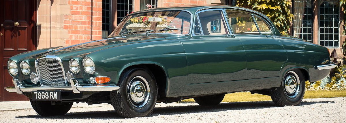 UltimativCars's tweet photo. (Background knowledge)

The #Jaguar #MarkX|#MkX (1961-65) stretched the original shape into a quite flatter form; built in 18.519 units before getting renamed 420G (NOT "420"!) as of '66, the solely made as 4d-sedan Mk X brought the typical styling, the later XJ made Jag' famous. https://t.co/lWT7lOlZbQ