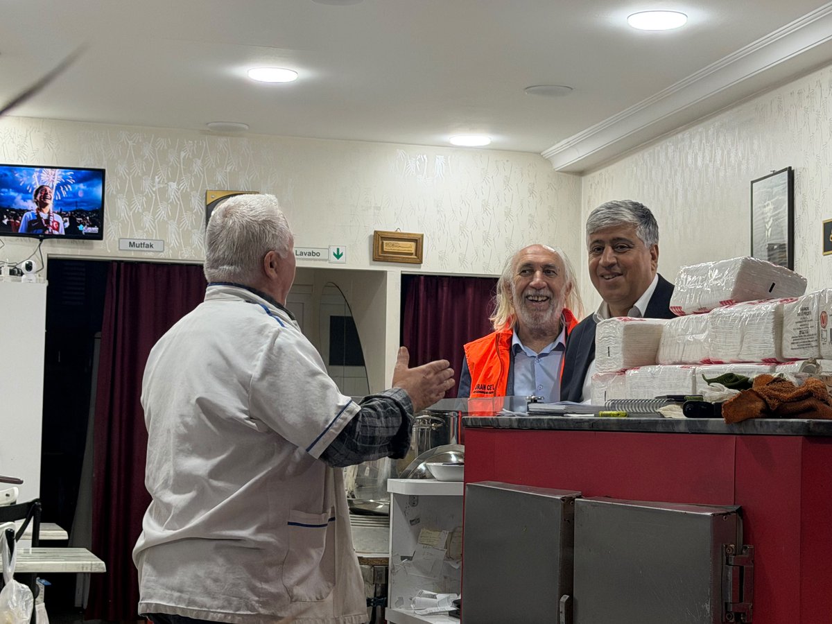 ahmetsalmis's tweet photo. Bugün Bağlarbaşı Mahallemizde, Küçükköy Yolu Caddesi’ndeki kıymetli esnaflarımızı ziyaret ederek hayırlı işler, bereketli kazançlar diledik.
Her zaman esnafımızın yanında, hemşehrilerimizle gönül gönüle Gaziosmanpaşa’mız için çalışmaya, hizmet ve eser üretmeye devam edeceğiz. 🤝🏻 https://t.co/6xOgz5QknZ