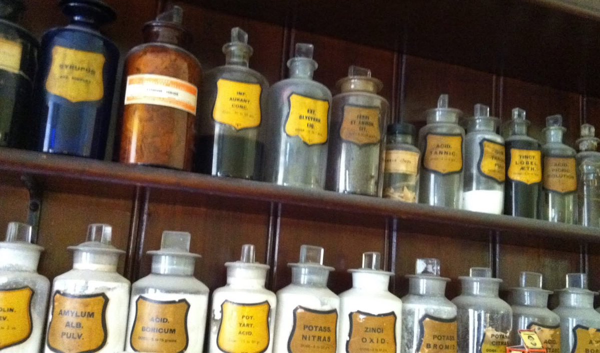 WhitchurchHosp's tweet photo. Looking back on #WorldPharmacistDay 

Here are some vintage #pharmacists at Whitchurch Hospital

The Pharmacy display for the Centenary in 2008

#whitchurchhospital 
#pharmacylife
#whitchurchhospitalcardiff
#whitchurchhospitalhistoricalsociety
#pharmacy
#WPD2026 https://t.co/acx9hJJ5J5