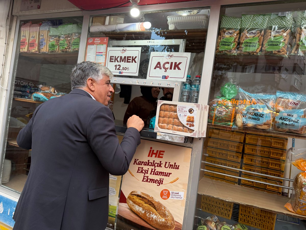 ahmetsalmis's tweet photo. Bugün Bağlarbaşı Mahallemizde, Küçükköy Yolu Caddesi’ndeki kıymetli esnaflarımızı ziyaret ederek hayırlı işler, bereketli kazançlar diledik.
Her zaman esnafımızın yanında, hemşehrilerimizle gönül gönüle Gaziosmanpaşa’mız için çalışmaya, hizmet ve eser üretmeye devam edeceğiz. 🤝🏻 https://t.co/6xOgz5QknZ