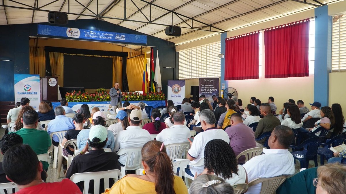 CCBucaramanga's tweet photo. Sostenibilidad y firma de entendimiento. 🌍✍️ El turismo sostenible como motor de desarrollo: innovación, competitividad y progreso social. Con Erick Madrigal Villanueva y Adrián Arias Navarro, de la Universidad Nacional de Costa Rica, quienes además firman una carta de entendimiento con la región.