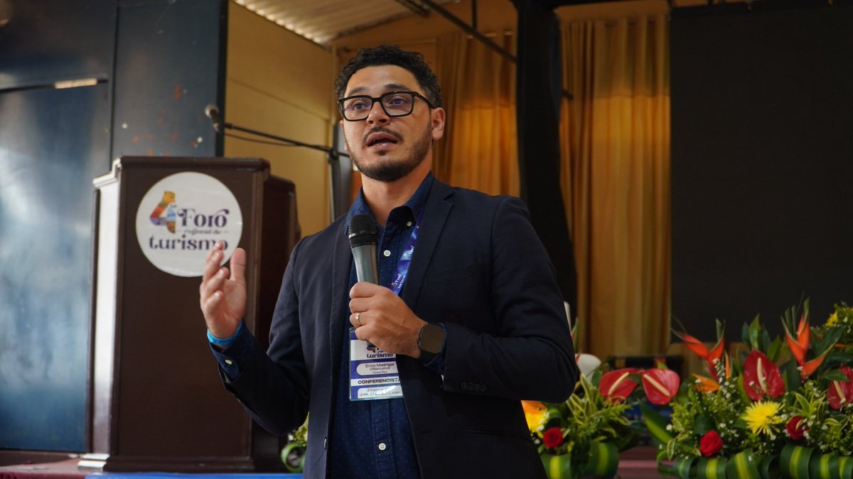 CCBucaramanga's tweet photo. Sostenibilidad y firma de entendimiento. 🌍✍️ El turismo sostenible como motor de desarrollo: innovación, competitividad y progreso social. Con Erick Madrigal Villanueva y Adrián Arias Navarro, de la Universidad Nacional de Costa Rica, quienes además firman una carta de entendimiento con la región.