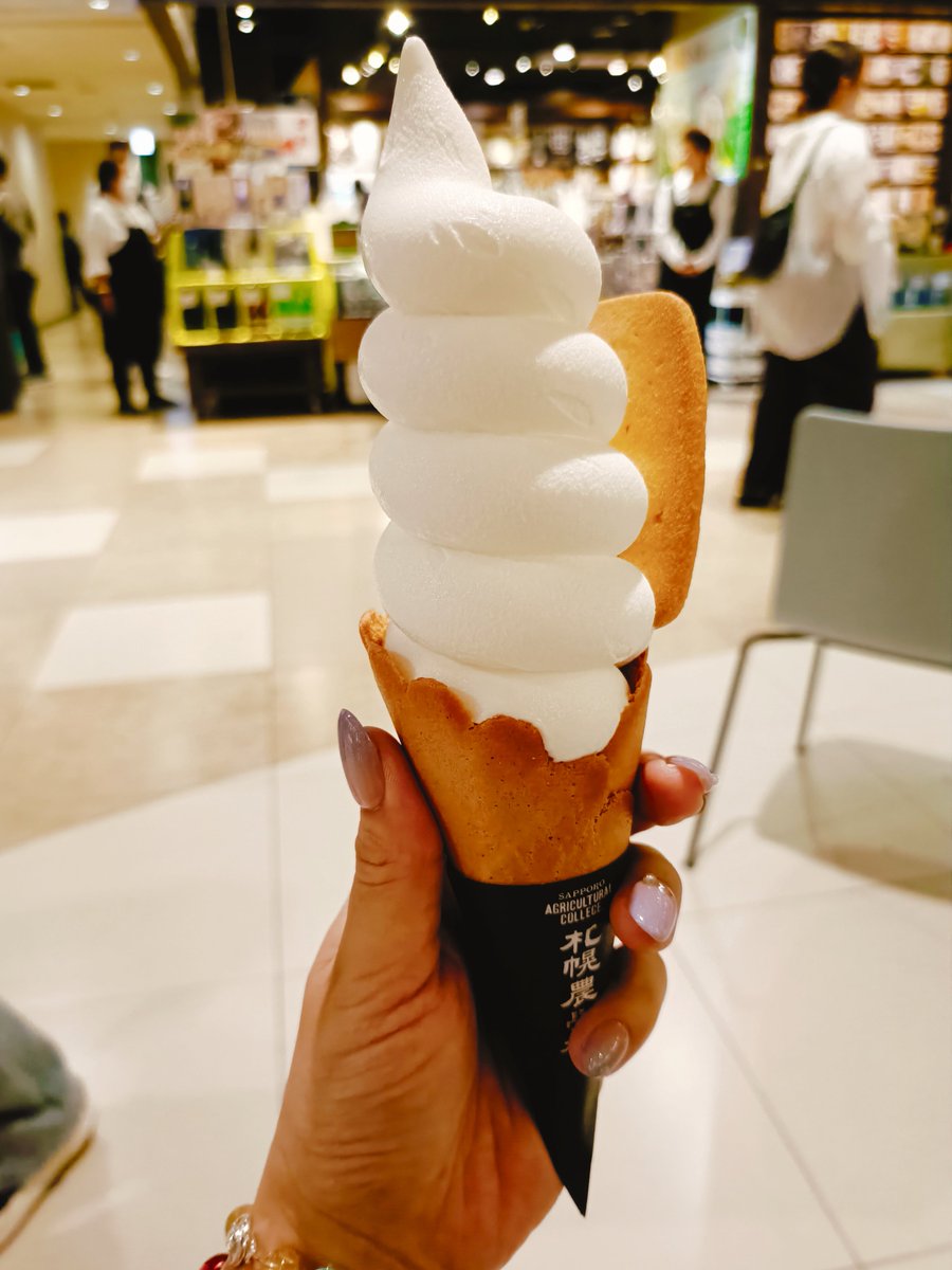 hit2neo's tweet photo. 飛行場にて✈️🍦
最後まで食べ尽くしたー🙌
ありがとう、北海道！最高！ https://t.co/P0niS0L5rM