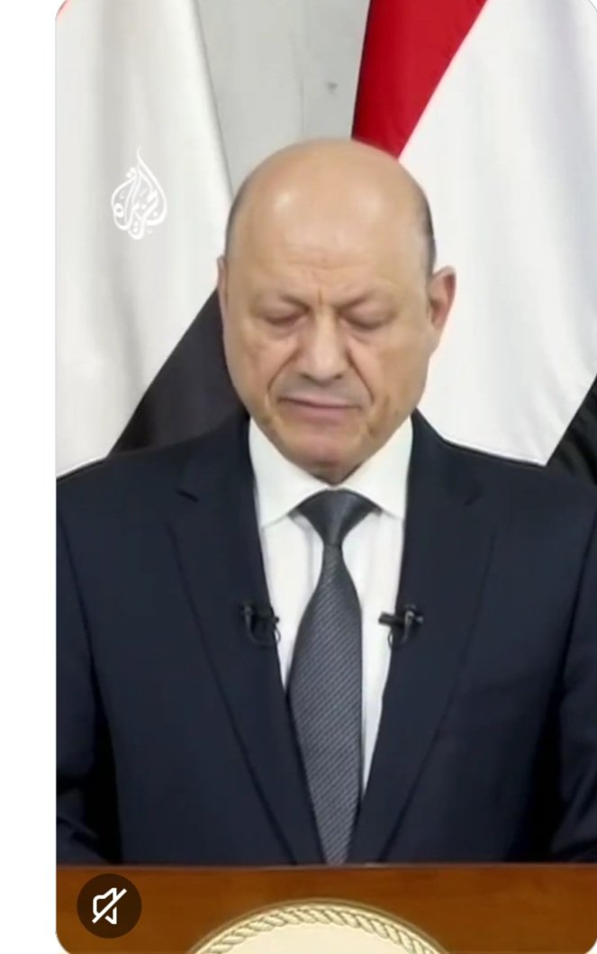 khald_Ghader's tweet photo. #مفارقات:
#الليلة: من صنعاء ظهر رئيس الجمهورية اليمنية المشير مهدي المشاط  أمام شعبه،وهو مطمئن البال، يتحدث بكل هدوء،ويخاطب شعبه بكل مسؤولية وواقعية ومصداقية، كما ظهر وهو شامخ وعزيز على عدوه يخاطبه بكل شموخ وكبرياء وعزة ..

#الليلة:  من الرياض ظهر العليمي رئيس المرتزقة وهو مربوك ومهموم ومكسور الخاطر،كان أكثر خطابه حول #التحشيد، يعني طلع يحشد له أفراد بدل ٣٨ لواء تم مسحهم في تعز  والساحل، كنت ألحظ من ملامحه خلال خطابه التحشيدي الذي ربما كتبه له السفير السعودي  أنه خائف على منصبه من سيده السعودي ويكون مصيره مثل سلفه عبدربه، يغلقوا عليه حتى قرح قلبه ورحل من الدنيا بخيانته.