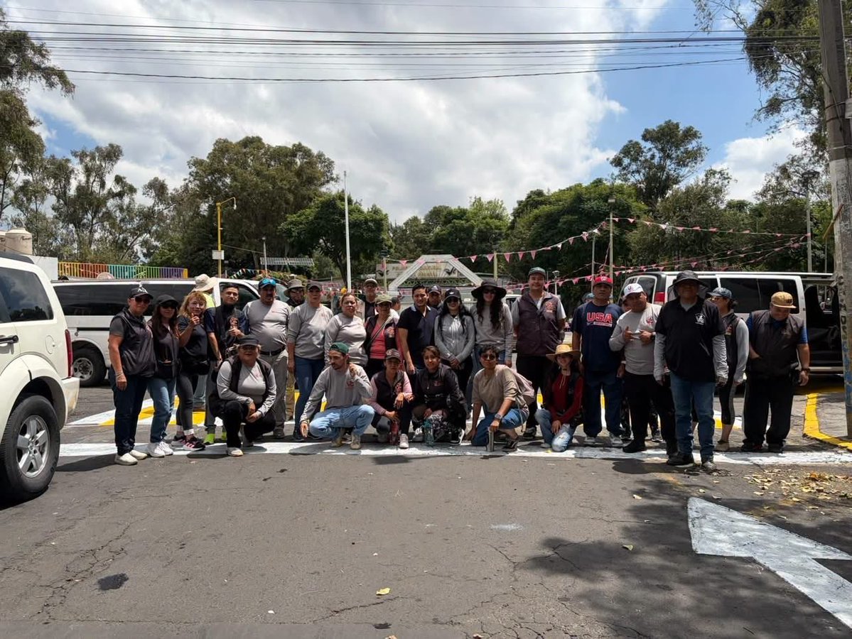 evelyn_parraA's tweet photo. 🔥 ¡Viernes de Tequio en la col. Federal! 🔥

Aquí se trabaja en equipo: vecinas, vecinos у gobierno, todos con la camiseta puesta. 💪🏽❤️

Cada semana salimos a transformar nuestra colonia con #TequioEnTuColonia. 🧹🌳✨

¡Así se construye una mejor VCarranza! 🫶🏽

#VCarranza https://t.co/2fNeJKxA1O