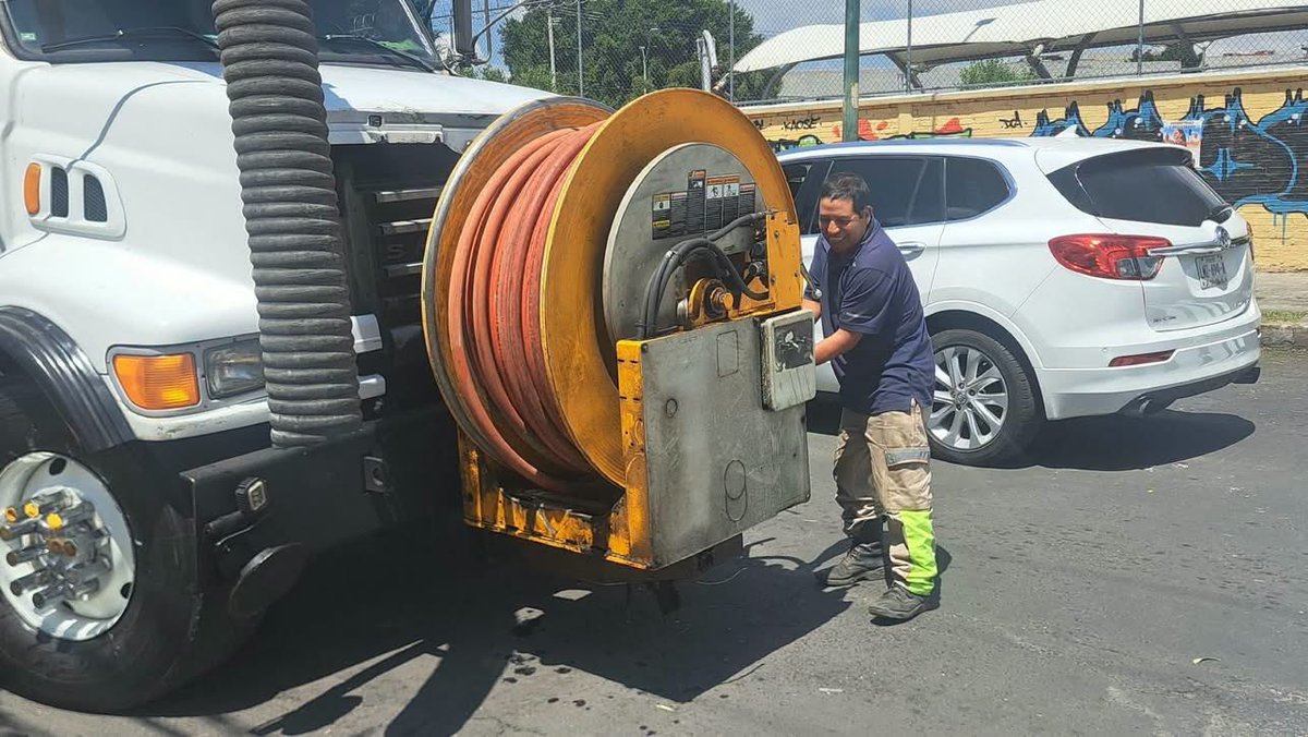 evelyn_parraA's tweet photo. 🔥 ¡Viernes de Tequio en la col. Federal! 🔥

Aquí se trabaja en equipo: vecinas, vecinos у gobierno, todos con la camiseta puesta. 💪🏽❤️

Cada semana salimos a transformar nuestra colonia con #TequioEnTuColonia. 🧹🌳✨

¡Así se construye una mejor VCarranza! 🫶🏽

#VCarranza https://t.co/2fNeJKxA1O