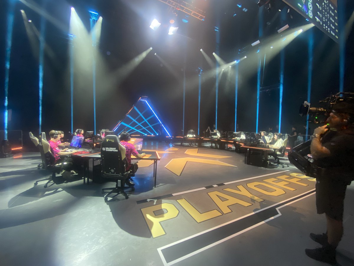 y0riina's tweet photo. 1 year ago at vct champs in Paris 🥲🥲🥲🥲🥲🥲🥲 https://t.co/zhNQdXdqYn