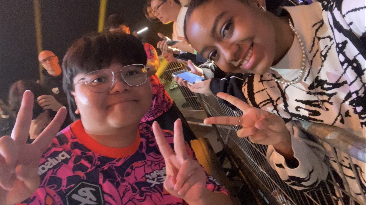 y0riina's tweet photo. 1 year ago at vct champs in Paris 🥲🥲🥲🥲🥲🥲🥲 https://t.co/zhNQdXdqYn