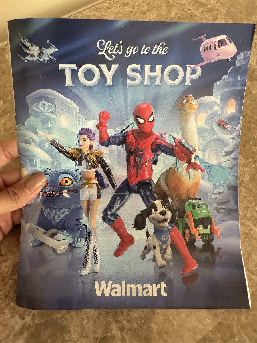 SwooBoo313's tweet photo. Opened my @Walmart magazine &amp; look who i see 🐧⭐️ https://t.co/10oLY4mj3V