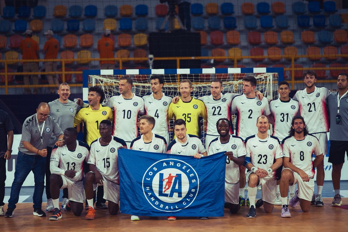 USEmbassyCairo's tweet photo. أهلًا بفريق لوس أنجلوس لكرة اليد في مصر🇺🇸🤾🇪🇬

مبسوطين جدًا بوجود الفريق هنا في مصر ومواجهته للزمالك في بطولة العالم للأندية لكرة اليد! 🤾‍♂️🔥

سواء كرة قدم أو كرة يد الرياضة هتفضل دايمًا بتجمعنا على حب اللعبة الحلوة. 🇺🇸🤝🇪🇬❤️ https://t.co/8YGGiYq4xe