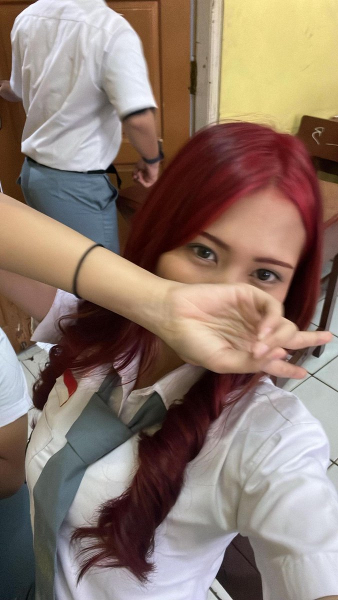 ryuuzakiikanna's tweet photo. miss my red hair fr https://t.co/5eARh3hDr6