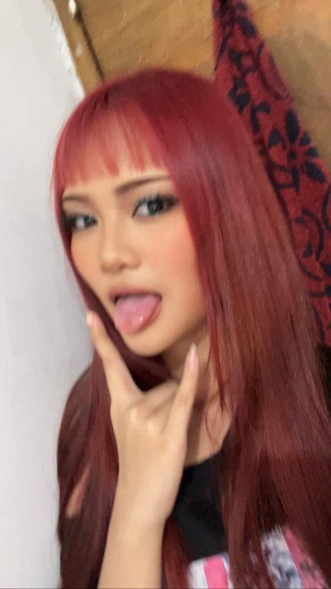 ryuuzakiikanna's tweet photo. miss my red hair fr https://t.co/5eARh3hDr6