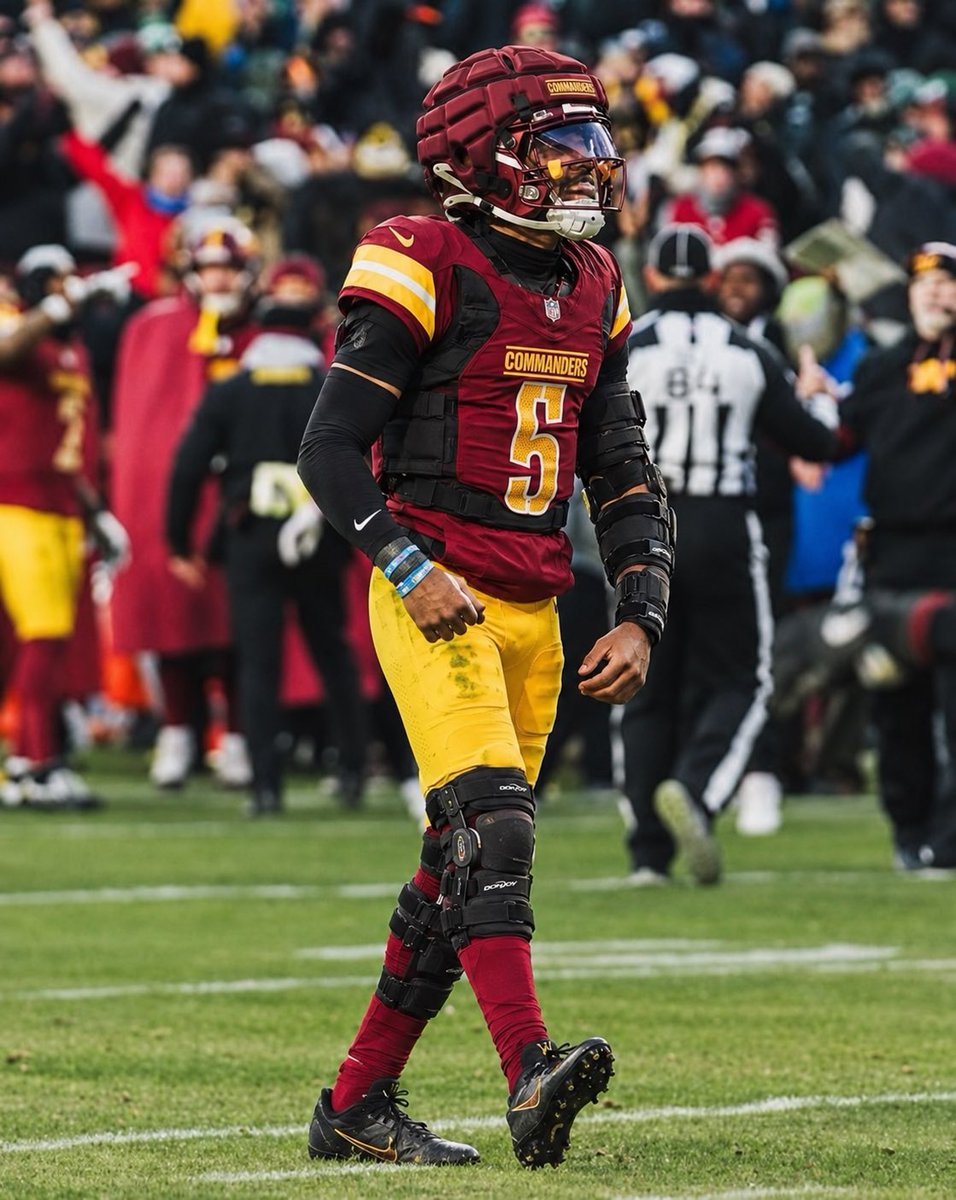 xlaflammer's tweet photo. Not exaggerating this is how he should suit up the rest of the season / maybe career #RaiseHail #HTTR https://t.co/qpwHhNqPa1