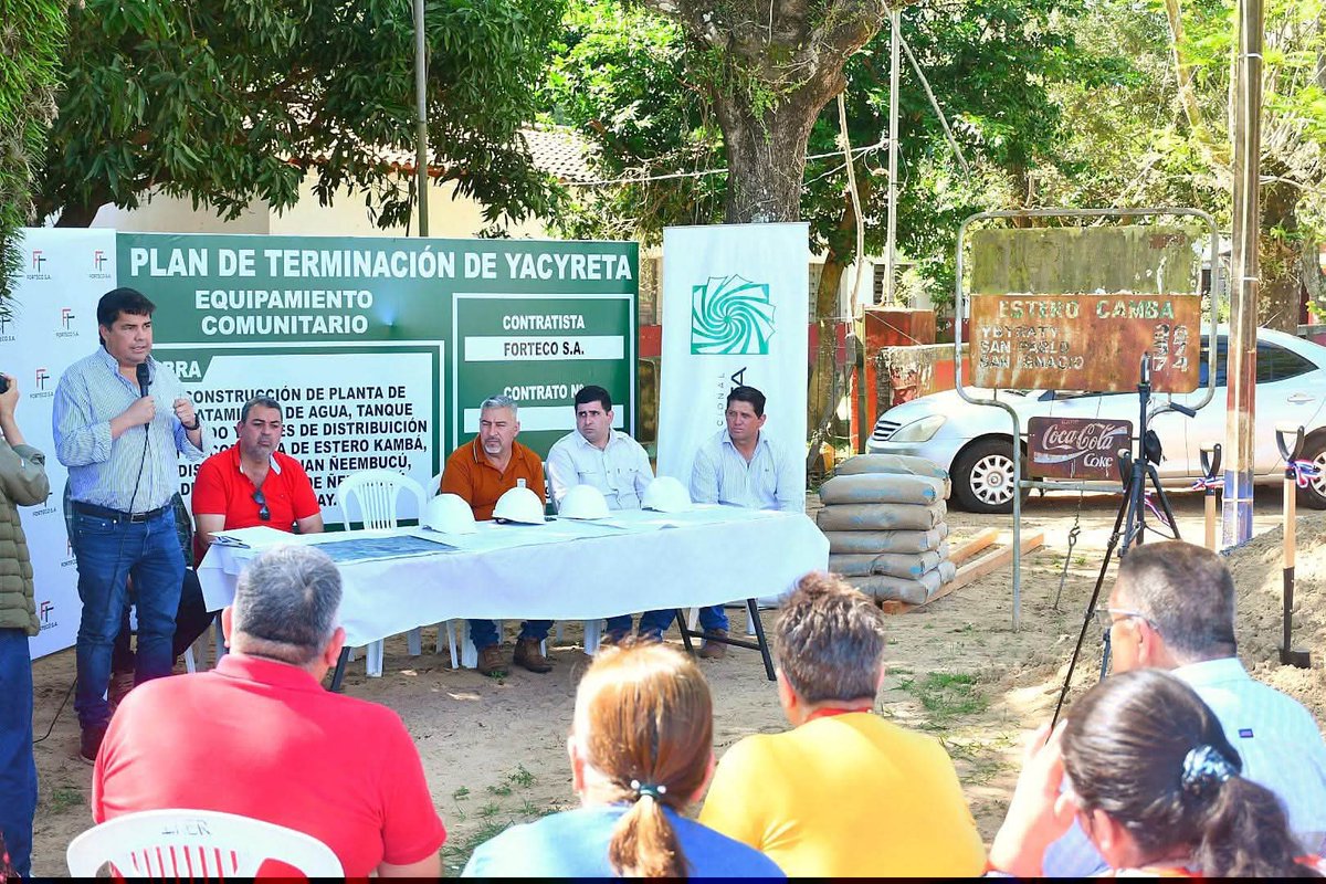Luisbenitez_py's tweet photo. #Ñeembucú En Estero Camba, iniciamos la construcción de una Planta de Agua, que incluye trabajos desde toma de agua, tratamiento, reservorio, tanque elevado y la instalación de toda la red p/ 200 vecinos de la compañía!

Compromiso del Gobierno Nacional a través de la @ebypy ! https://t.co/zNRSVV0HMZ