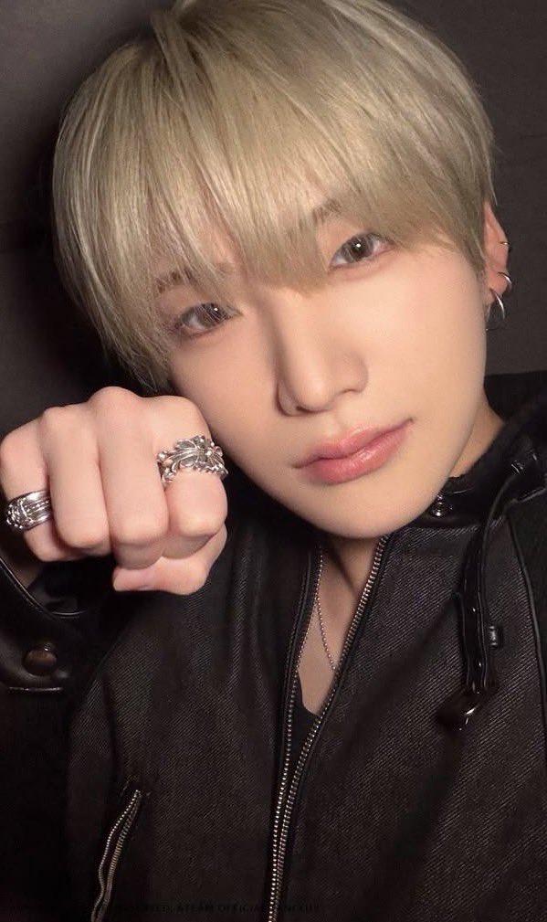 liyulogy's tweet photo. double nyang  ~~~ ♥︎♥︎🐈‍⬛🐈
#LunéSelcaDay #LunéJidoriDay #ANDTEAM_YUMA https://t.co/FpAHJ0G0Zl
