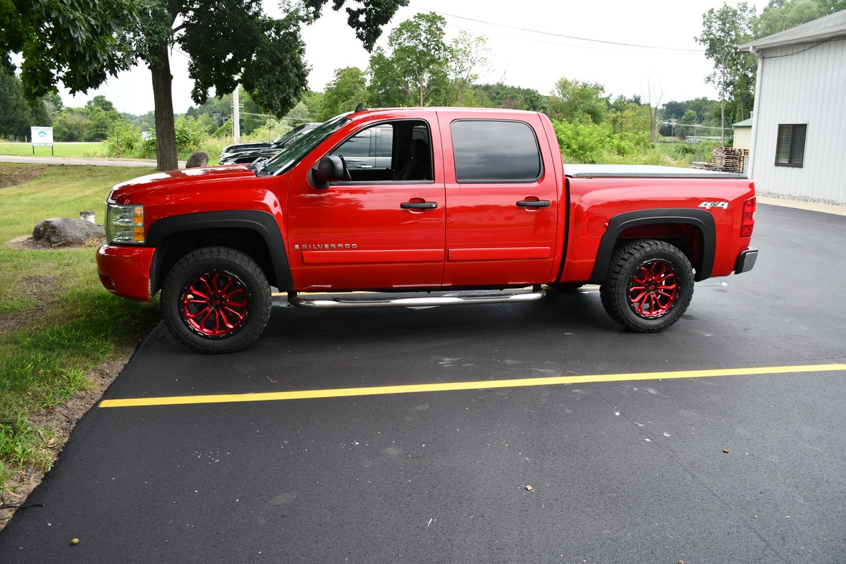 a2iwheels's tweet photo. ANOTHER FIRE WHEEL &amp; TIRE PACKAGE! https://t.co/z2x8E0D1FG
Chevy Silverado just got a serious upgrade!
We installed a set of Vision 405 Korupt Wheels wrapped in Mickey Thompson Tires 
#a2iwheels #chevysilverado #silverado #visionwheels #mickeythompson #mickeythompsontires #trucks https://t.co/djaAEBEtxR