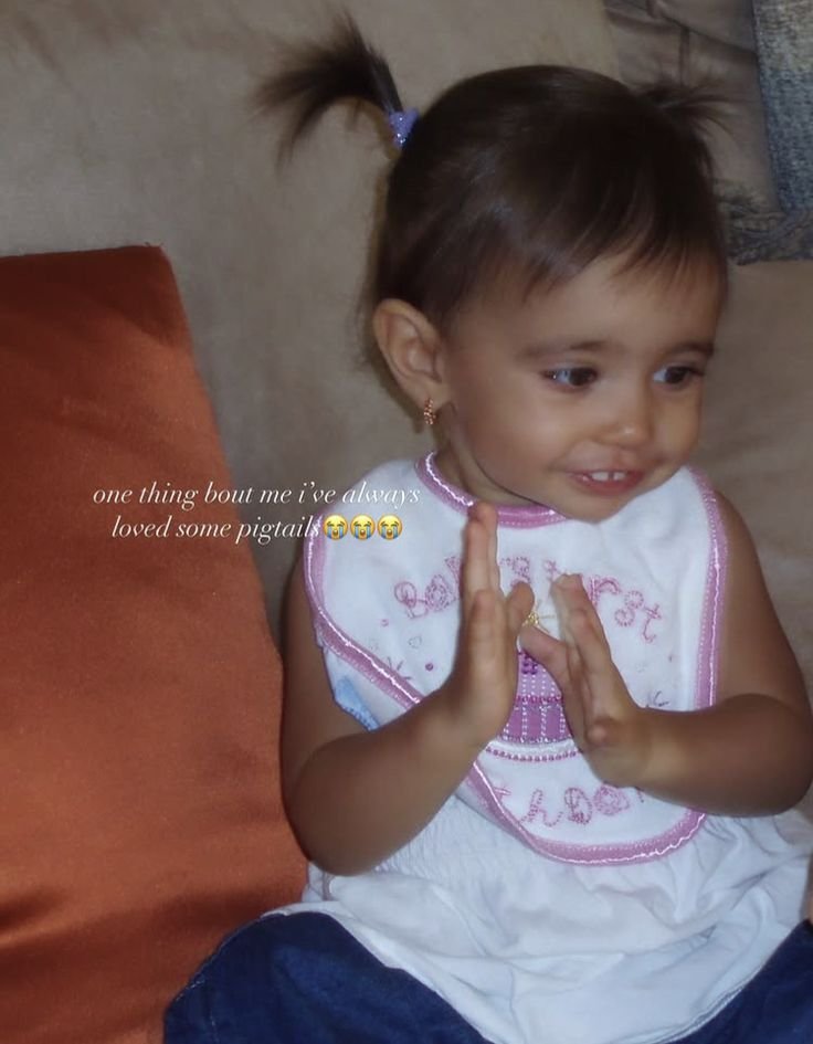 GlaisonLuiz1995's tweet photo. @quemehduda A Kylie bebê é a coisinha mais fofa do mundo!! 👶🏼🥹❣️❣️ https://t.co/WUu4b1uPh5