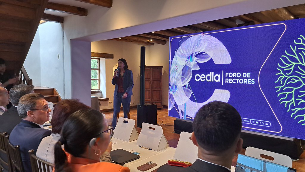 uartesec's tweet photo. Los días 22 y 23 de septiembre, la Universidad de las Artes participó en el Encuentro de Sostenibilidad – Espacio Interredes “Raíces que Transforman”, organizado por @CEDIAec , un espacio que reunió a instituciones y actores del ecosistema académico para compartir experiencias, reconocer desafíos y conectar decisiones con acciones en torno a la sostenibilidad en la Educación Superior.

Durante estas dos jornadas, nuestro rector, Saidel Brito, participó junto a la vicerrectora Académica, Yulianela Pérez García, y el vicerrector de Posgrados e Investigación en Artes, Andrey Mijail Astaiza, en espacios de diálogo e intercambio con otras instituciones, donde se compartieron experiencias y perspectivas sobre los retos y oportunidades para avanzar hacia una Educación Superior más sostenible.