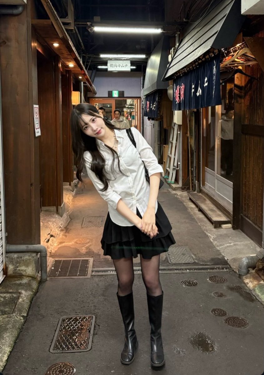 FrankRattin's tweet photo. 幸せにしてくれる人いないの？
そもそも会える人いないか

#裏垢女子 #会える #オフ #制服 #jk #現役 https://t.co/EKVsxccDSZ