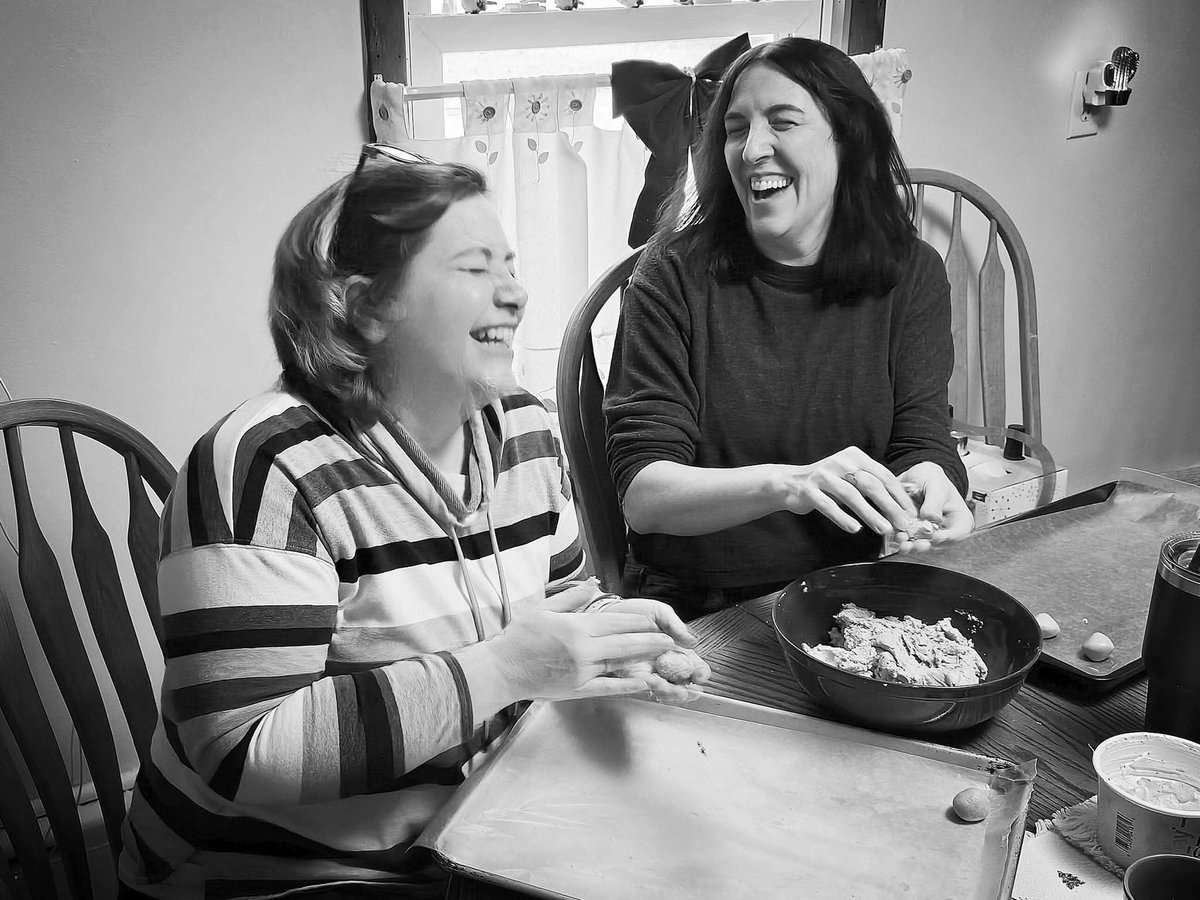 MindyH75's tweet photo. @DailyPicTheme2 It was a funny story. 
#friendship #DailyPictureTheme https://t.co/ltf0oaakDh