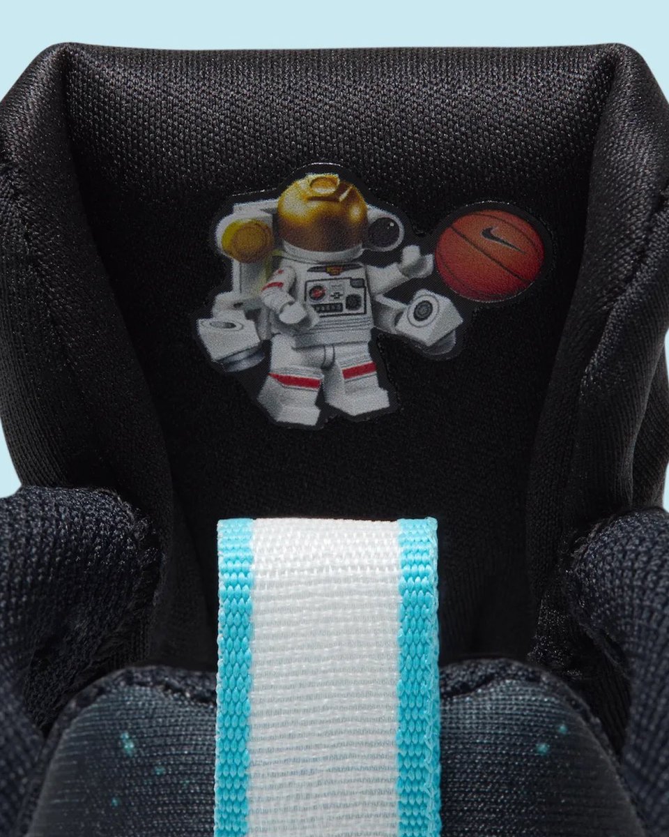JustFreshKicks's tweet photo. OFFICIAL LOOK: LEGO x Nike ST Dynamite 🧑‍🚀🚀

• Holiday 2026
• $75 https://t.co/38sXUJtvEQ