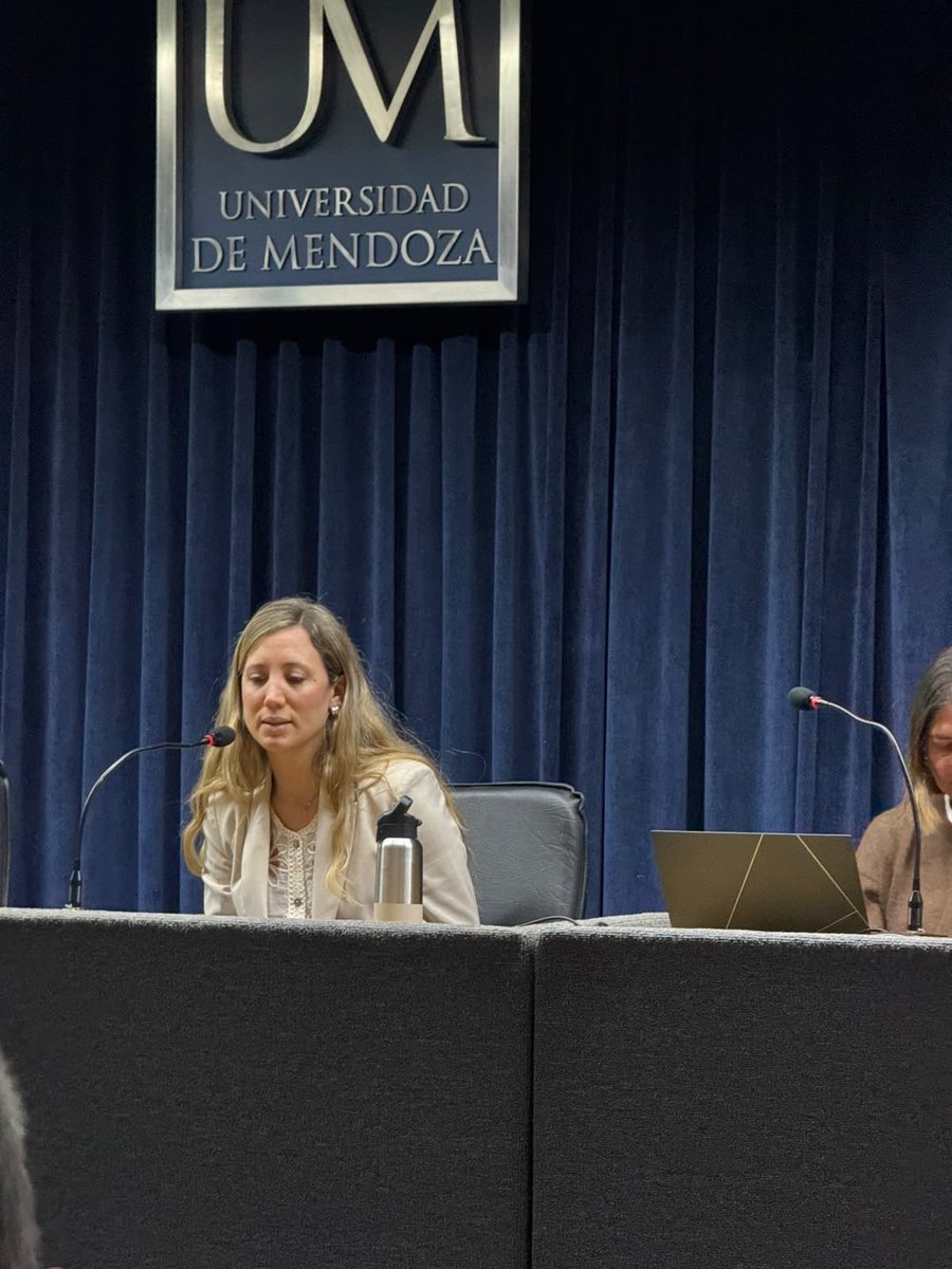 FerSabadin's tweet photo. 📊 El Informe de Sostenibilidad de #ImpulsaMendoza, realizado por el Observatorio de Prácticas Sustentables de la Facultad de Ingeniería, llegó a la @UdeMendoza 

🎓 Un valioso encuentro con estudiantes para hablar de minería, sostenibilidad y futuro productivo. https://t.co/jnly1C4gVw