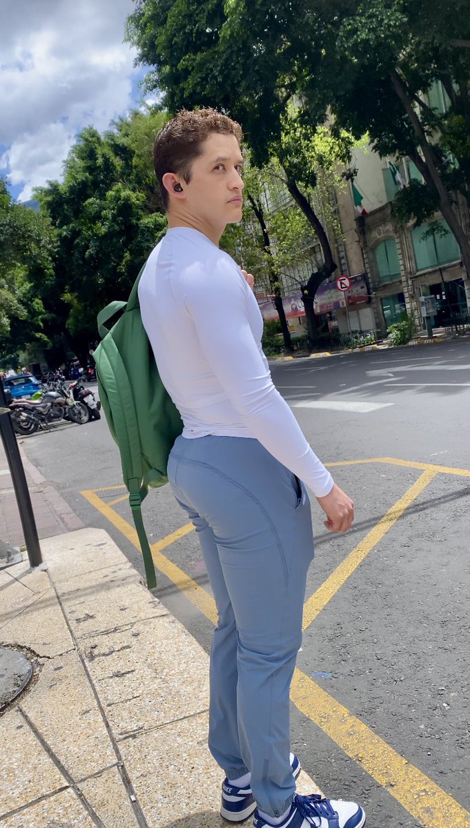 CarlosJaviln2o's tweet photo. Porque ya es de nuestro nalgones favoritos, nos ha hecho sacar litros de leche y fantasear en poder tener nuestra verga dentro de el #nalgonescallejeros #nalgon #culon #culodemacho #paparazzicallejero #paparazzinalgon #cazadordeculos #cazadordenalgones #menass https://t.co/1MTLiW8aSk