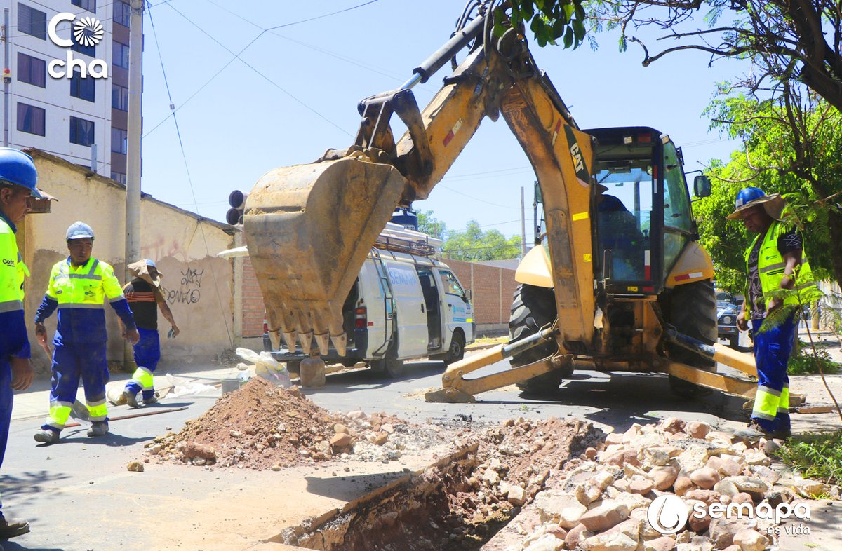 SemapaBo's tweet photo. 🚧REPARACIÓN RED - ALCANTARILLADO SANITARIO 👷♂️🚜
#Semapa realiza la reparación de RED de Alcantarillado Sanitario por rotura, se trabaja con las operaciones correspondientes.
📌Dirección: Calle Moisés Monroy entre Cobija y Beijing
Trabajamos por ud.💦 https://t.co/wYuyiyn6Ty
