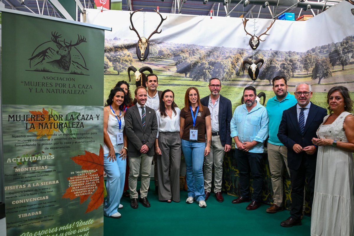 MedioAmbAND's tweet photo. 🐗 La actividad económica asociada a la caza aporta más de 1.700 millones de euros al PIB andaluz.

🌳 @Fina_MartinezG expone durante la Feria Ibercaza las medidas de la Junta para incorporar jóvenes y mujeres a la práctica cinegética.

🔗https://t.co/yuLUwbadQE https://t.co/55G3mVCZgD