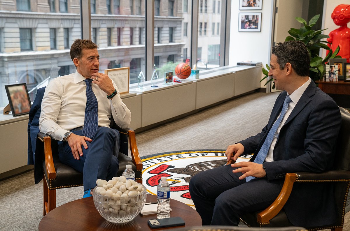 ILSecOfState's tweet photo. Pleased to formally welcome the new Consul General of 🇬🇷 to Chicago, Michael Stamatis. 

I look forward to working with him to take the excellent &amp; deep ties between Illinois and Greece to the next level. @GreeceInChicago 

Καλώς ήρθατε https://t.co/0y8HwqLBZT