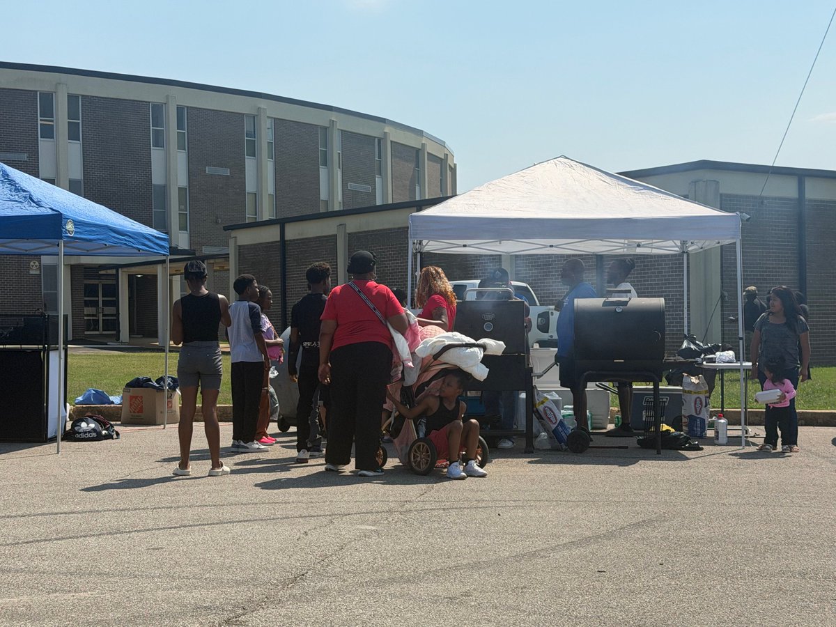 FriendsMemphis's tweet photo. Need us to hold your kiddo while you get tested? We’ve got you; don’t let the little ones stop you from putting your health first. ❤️👶🩺Thank you to Sheffield High School and Rock of Ages Lodge #264 for the invite.
#Friendsforall #Testing #Friendslovethekids https://t.co/aR8T13Vqum