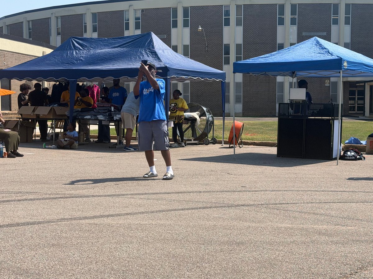 FriendsMemphis's tweet photo. Need us to hold your kiddo while you get tested? We’ve got you; don’t let the little ones stop you from putting your health first. ❤️👶🩺Thank you to Sheffield High School and Rock of Ages Lodge #264 for the invite.
#Friendsforall #Testing #Friendslovethekids https://t.co/aR8T13Vqum